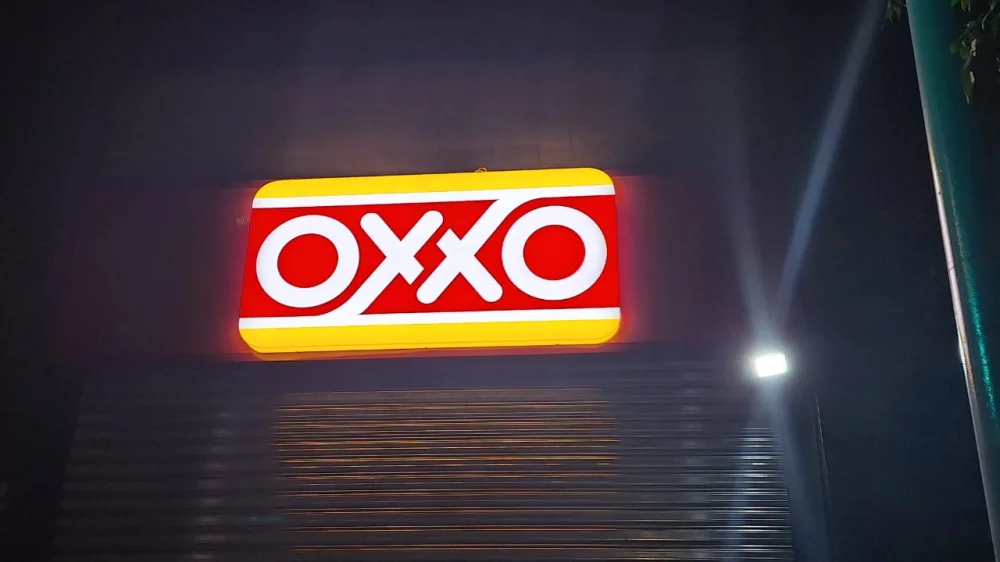 Una presencia que se enciende · OXXO