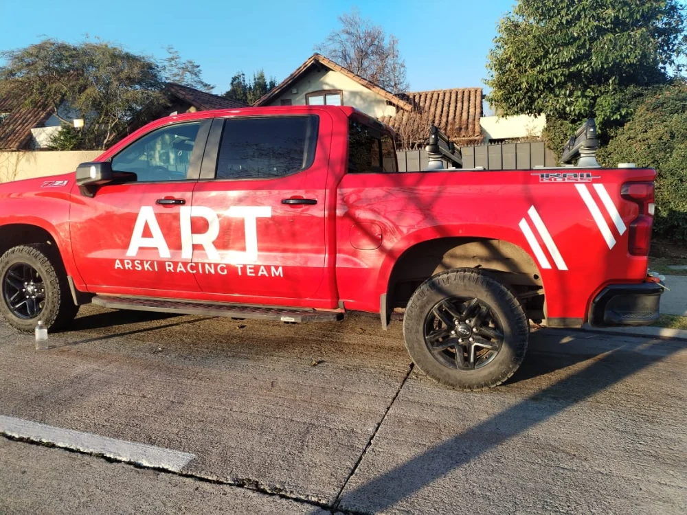 Identidad en movimiento · Gráfica vehicular